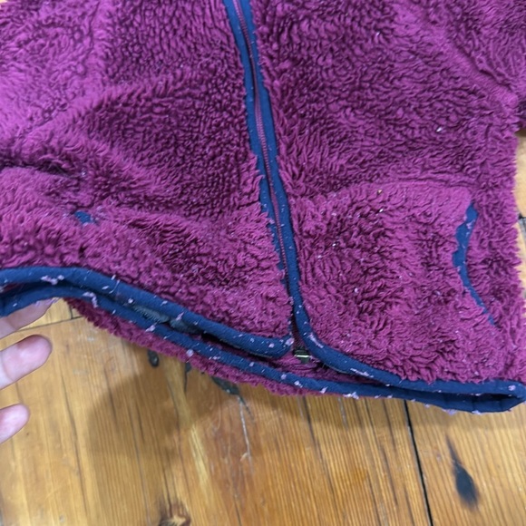 L.L. bean burgundy baby and toddler Hi-pile fleece Jacket size 12 - 18 months - Picture 3 of 9